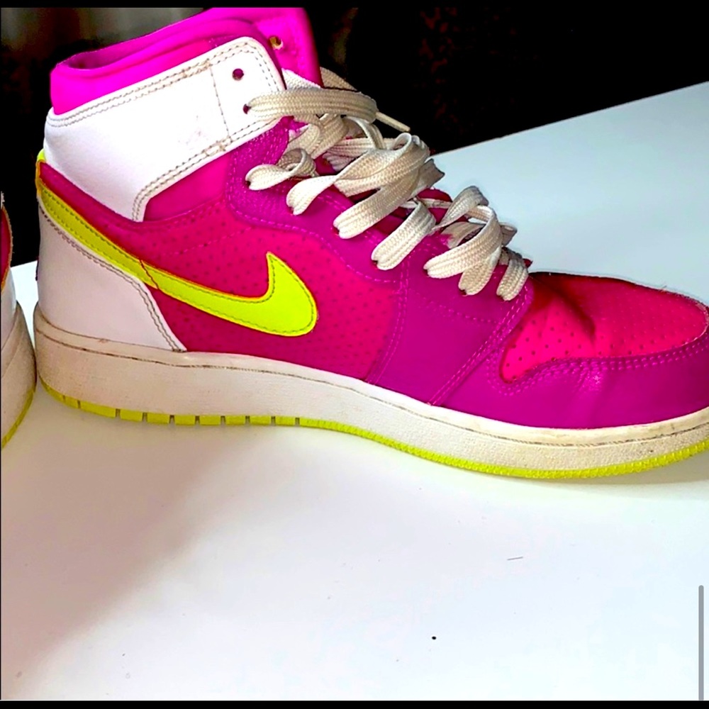 Shoes - Picture 4 of 4